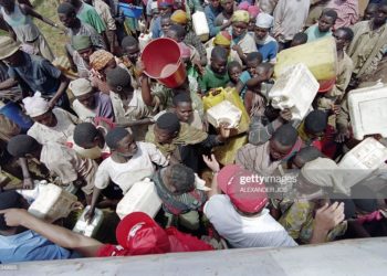 Abateshejwe izabo bo muri site ya Ruhororo bariko baterwa ubwoba n’abajejwe intwaro